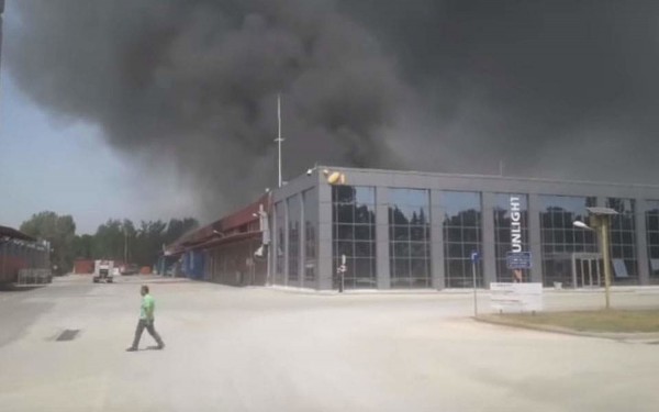 Μεγάλη πυρκαγιά σε εργοστάσιο μπαταριών στην Ξάνθη - Προς εκκένωση κοντινοί οικισμοί (vid)