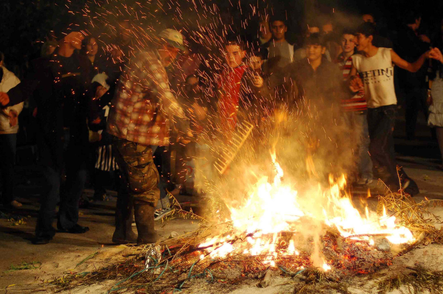 Τσικνοπέμπτη 2025: «Ο γάμος της Γιαννούλας», ο «κούρκος» και τα Πετεγολέτσια