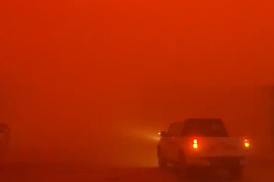 Σφοδρή αμμοθύελλα σαρώνει τη Ντόχα - Πορτοκαλί ο ουρανός σε Ιράκ, Σαουδική Αραβία, Κουβέϊτ (Εικόνες &amp; Βίντεο)