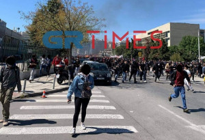 Θεσσαλονίκη: Επεισόδια με μολότοφ έξω από τη ΔΕΘ (εικόνες & βίντεο)