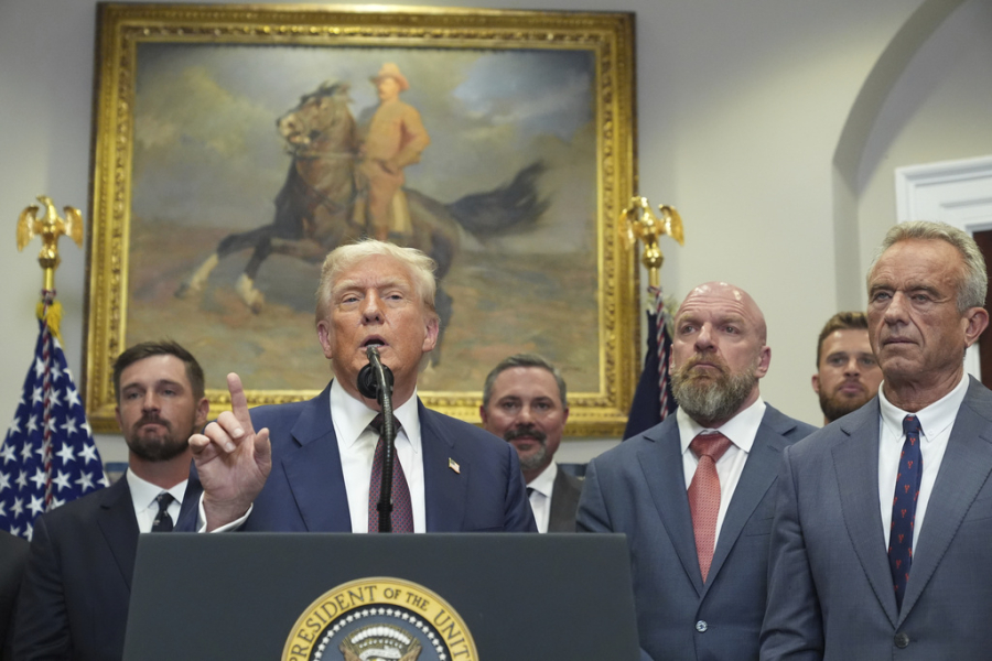 Ο Τραμπ αναζωπυρώνει τον παγκόσμιο εμπορικό πόλεμο: «Έπεται συνέχεια», προειδοποιούν αναλυτές