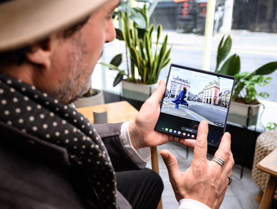 Νέα Έρευνα: Οι μισοί Ευρωπαίοι χάνουν σημαντικές στιγμές βγάζοντας φωτογραφίες – Το Galaxy AI τους βοηθά να παραμείνουν παρόντες στη στιγμή