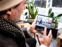 Νέα Έρευνα: Οι μισοί Ευρωπαίοι χάνουν σημαντικές στιγμές βγάζοντας φωτογραφίες – Το Galaxy AI τους βοηθά να παραμείνουν παρόντες στη στιγμή