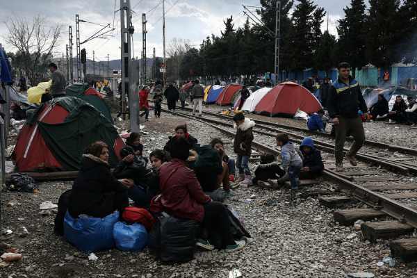 Η Σύνοδος Κορυφής αποφασίζει το κλείσιμο των συνόρων στον βαλκανικό διάδρομο