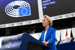 Φον ντερ Λάιεν στην Ευρωβουλή: Μην πέσετε στην παγίδα του Πούτιν