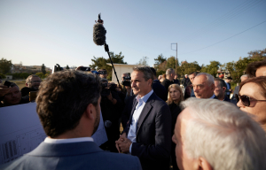 Μητσοτάκης σε αγρότες για τα μπλόκα: Ελάτε για διάλογο, οι διαμαρτυρίες να λαμβάνουν υπόψη το κοινωνικό σύνολο