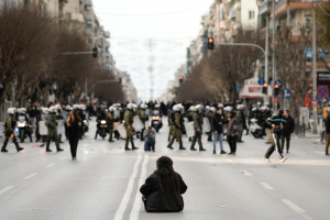 Politico: Οι Έλληνες είναι απογοητευμένοι από τον Μητσοτάκη, αλλά δεν έχουν τι να ψηφίσουν
