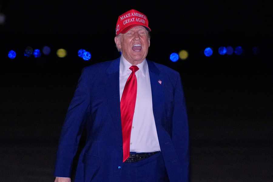 Ο Τραμπ χρεώνει στον Μπάιντεν την υποχώρηση του ΑΕΠ