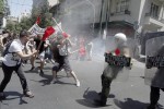 Επεισόδια έξω από τον ΣΕΒ με φοιτητές και αστυνομικούς- Χρήση χημικών(φωτό)