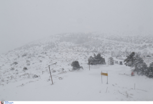 Σε εξέλιξη η «χιονοκαιρία» εξπρές: Τα sos των μετεωρολόγων, τα κλειστά σχολεία κι οι «αποκλεισμένοι»