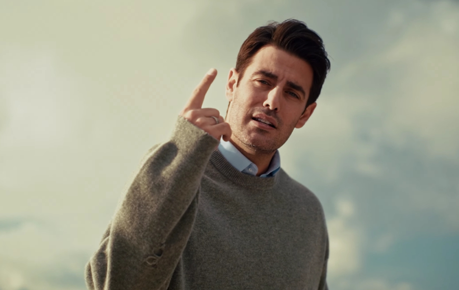 Καθηλωτικός ο Κώστας Μαρτάκης στο βίντεο κλιπ του νέου του τραγουδιού «Αν»