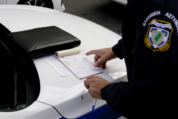 ΕΛ.ΑΣ.: Απάτη με SMS για πληρωμή δήθεν προστίμου λόγω υπερβολικής ταχύτητας