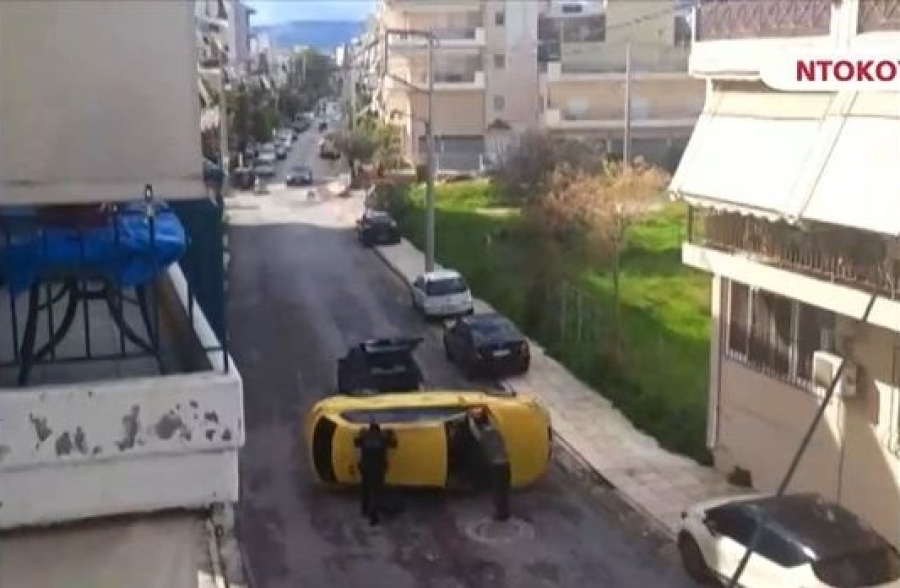 Ίλιον: Ταξί βρέθηκε αναποδογυρισμένο στη μέση του δρόμου - Άφαντος ο οδηγός