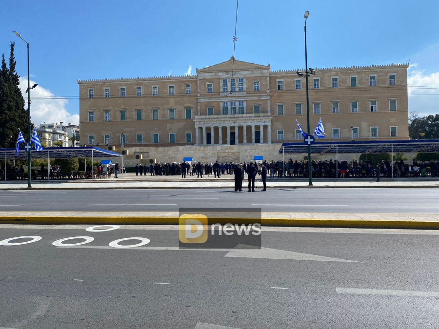 Ολοκληρώθηκε η μαθητική παρέλαση στο Σύνταγμα για την 25η Μαρτίου