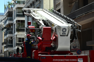 Φωτιά τώρα σε διαμέρισμα στο κέντρο της Αθήνας
