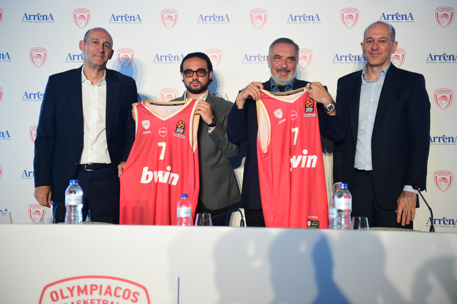 Ο Ολυμπιακός αλλάζει status quo με την «είσοδο» της οικογένειας Τσάκου