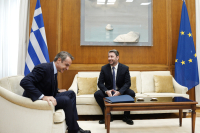 Η αναστήλωση (;) του δικομματισμού- Τι συνέβη στο τετ α τετ Μητσοτάκη με Ανδρουλάκη