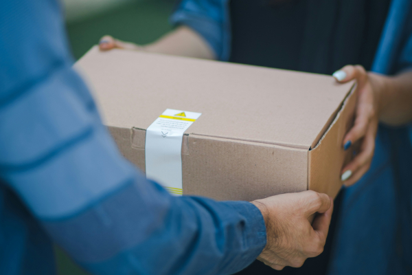 Αυστηρότεροι έλεγχοι σε courier, lockers, drones και κέντρα διαλογής