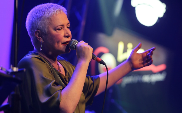 Η Μελίνα Κανά στον Σταυρό του Νότου για δύο εμφανίσεις