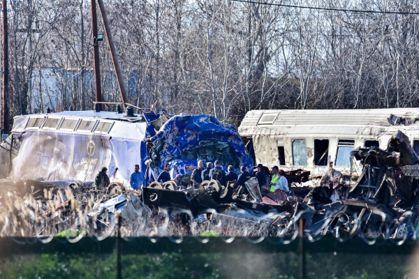 Τέμπη: Στο «σφυρί» βγαίνει το Κουλούρι - Εκεί έψαχναν με τα χέρια τους να βρουν τα οστά των παιδιών τους