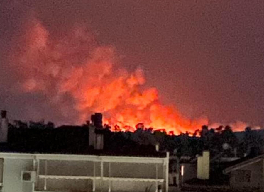 Εκτός ελέγχου η φωτιά στον Τύρναβο