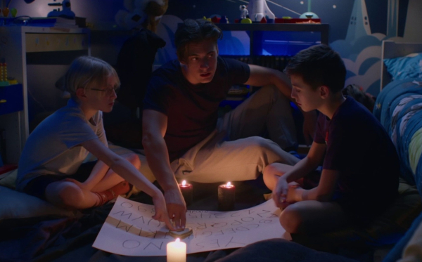 «Τρομεροί γονείς» - Νέο επεισόδιο: Τα παιδιά πείθονται πως στη γειτονική αυλή υπάρχει φάντασμα