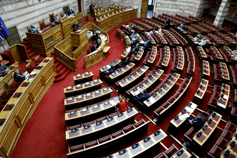 Με τις ψήφους της ΝΔ «πέρασε» από τη Βουλή το νομοσχέδιο για την επικουρική ασφάλιση των νέων