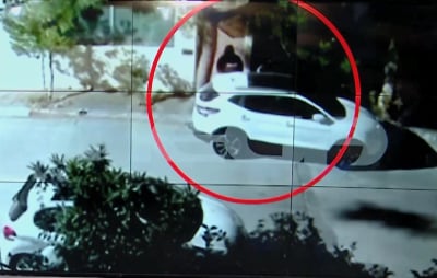 Βίντεο ντοκουμέντο από συμμορία στην Αθήνα που κλέβει σε δευτερόλεπτα παρκαρισμένα αυτοκίνητα