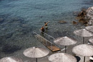 Έρευνα της ΠΑΚΟΕ σε 323 παραλίες: Ποιες είναι κατάλληλες για κολύμπι