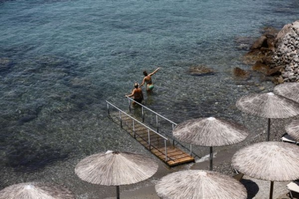 Έρευνα της ΠΑΚΟΕ σε 323 παραλίες: Ποιες είναι κατάλληλες για κολύμπι