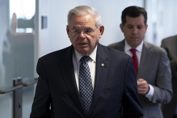 Μενέντεζ στην ΕΡΤ: Οι ΗΠΑ πρέπει να επιβάλλουν κυρώσεις στην Τουρκία