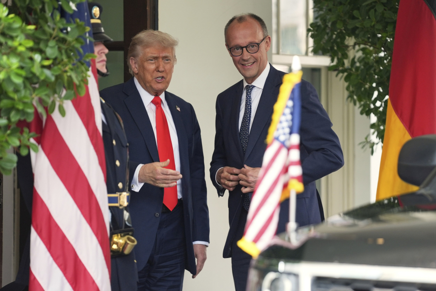 Πόλεμος στην Ουκρανία: Έκτακτες συνομιλίες Τραμπ με τους Ευρωπαίους, πριν τη συνάντηση με τον Πούτιν