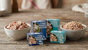 Η Tetra Pak® παρουσιάζει την πρώτη χάρτινη συσκευασία για τόνο