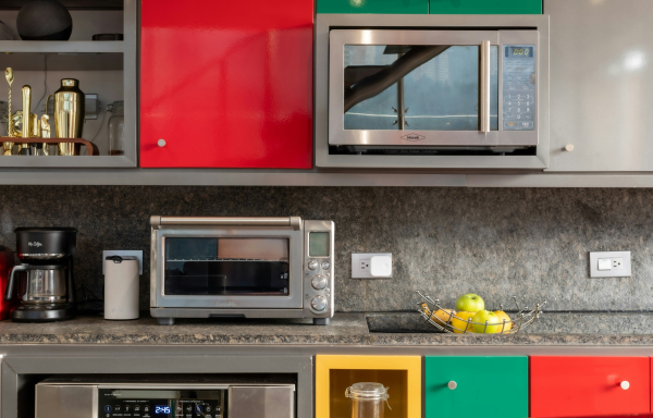 Επιδημιολόγος αποκαλύπτει: Τι πρέπει να προσέχετε στον φούρνο μικροκυμάτων στη δουλειά