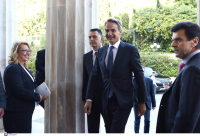 Οριζόντια αύξηση στους μισθούς των δημοσίων υπαλλήλων ανακοινώνει ο Μητσοτάκης