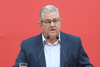 Ο Δ. Κουτσούμπας στη συναυλία για τον Θάνο Μικρούτσικο στην Πάτρα