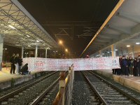 Τέμπη: Φοιτητές της Ιατρικής απέκλεισαν για 57 λεπτά τις γραμμές των τρένων στη Λάρισα