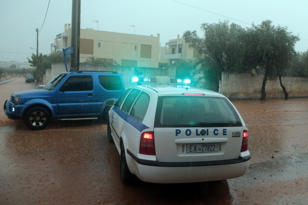 Άντρας άνοιξε πυρ εναντίον αστυνομικών στην Καλλιθέα