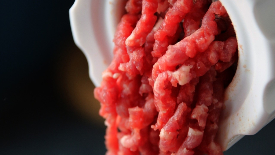 Τρεις τόνοι προϊόντων ζωικής προέλευσης και κατεψυγμένου κιμά κατασχέθηκαν από την αγορά