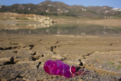 Το «πράσινο ξέπλυμα»: Οι καταγγελίες για τα πλαστικά μπουκάλια και τους... fake «οικολογικούς ισχυρισμούς»