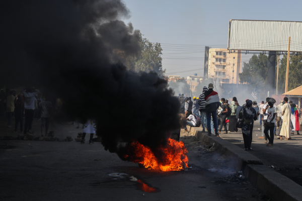 Παγκόσμια ανησυχία για το Σουδάν, ο ΟΗΕ διακόπτει επισιτιστικό πρόγραμμα - Κάλεσμα για κατάπαυση του πυρός
