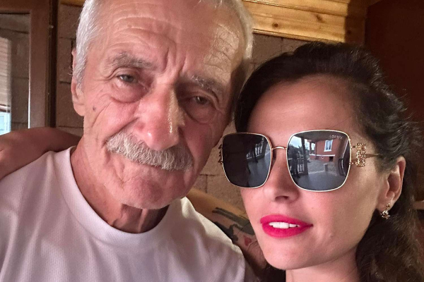 Έψαχνε τον βιολογικό της πατέρα και ήταν... φίλοι στο Facebook: Η απίστευτη ιστορία