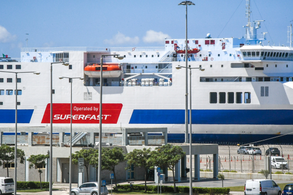 Τραγωδία στο λιμάνι της Πάτρας: Νεκρή 47χρονη κατά την φορτοεκφόρτωση τράκτορα με επικαθήμενο