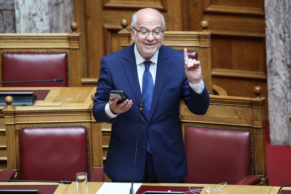«Άντε και νομάρχης»!!