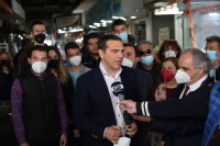 Τσίπρας: Ο μισθός δεν φθάνει ούτε για τους λογαριασμούς του ρεύματος και δύο σούπερ μάρκετ