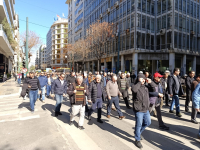 Απεργία ταξί: Σε εξέλιξη η πορεία των αυτοκινητιστών προς το Μέγαρο Μαξίμου