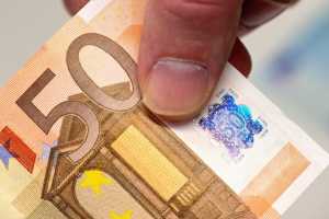 Σέρρες: 12χρονη παράδωσε πορτοφόλι με 3.400 ευρώ!