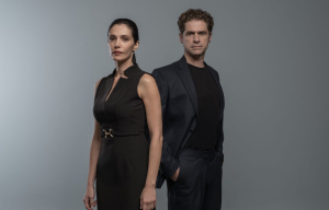 Η μυθοπλασία του MEGA κατακτά την κορυφή και το Νοέμβριο