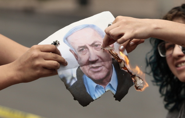 Η Μέση Ανατολή φλέγεται: Πάνω από 3.000 οι νεκροί στο Ιράν