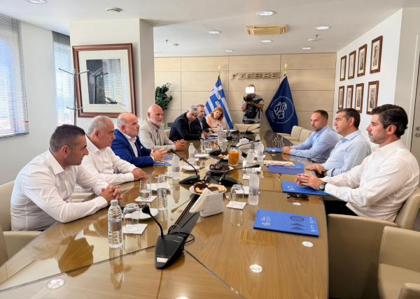 Ρυθμίσεις οφειλών, έμμεσοι φόροι, τεκμαρτή φορολόγηση - Όσα συζητήθηκαν μεταξύ Τσίπρα, Καββαθά, Χατζηθεοδοσίου